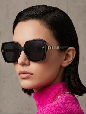 🆕 Burberry Black Sunglasses with Beige Check Temples and Gold Accents